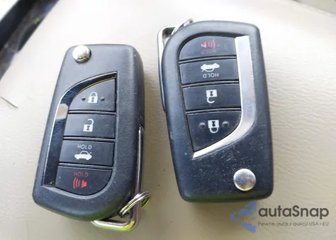 2020 Toyota Camry Le z USA, uszkodzony, nr VIN 4T1C11AK8LU871205